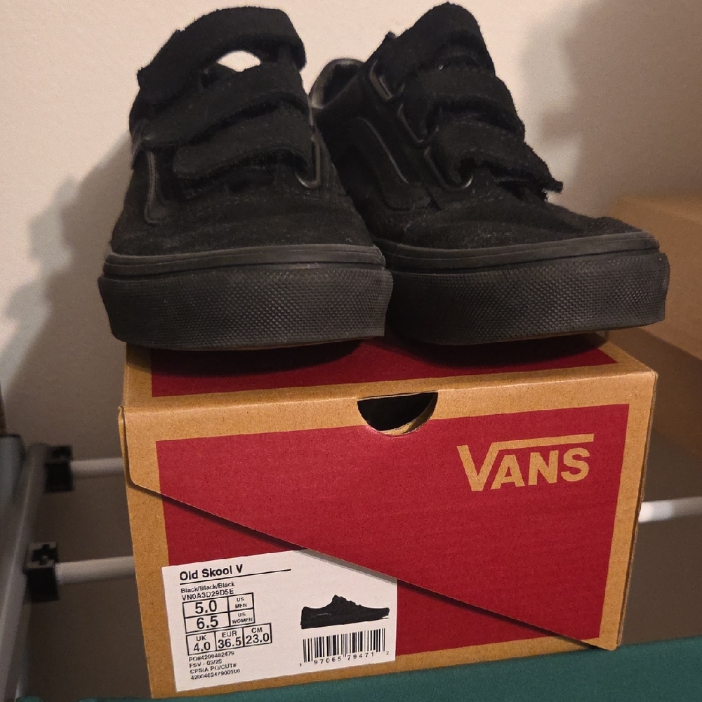 Vans Kids Old Skool Velcro Sneakers in Black